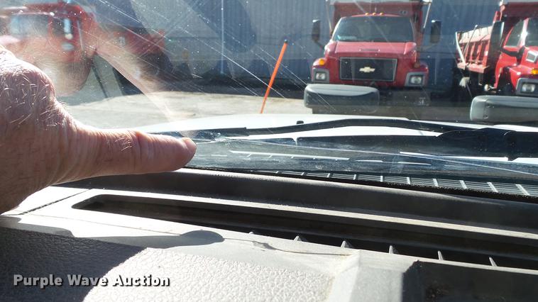 image for item DE4913 2008 Ford F250 Super Duty XL flatbed Crew Cab pickup truck