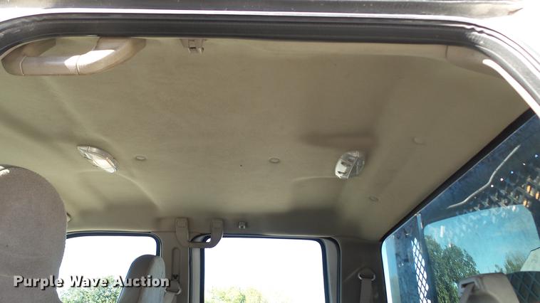 image for item DE4913 2008 Ford F250 Super Duty XL flatbed Crew Cab pickup truck