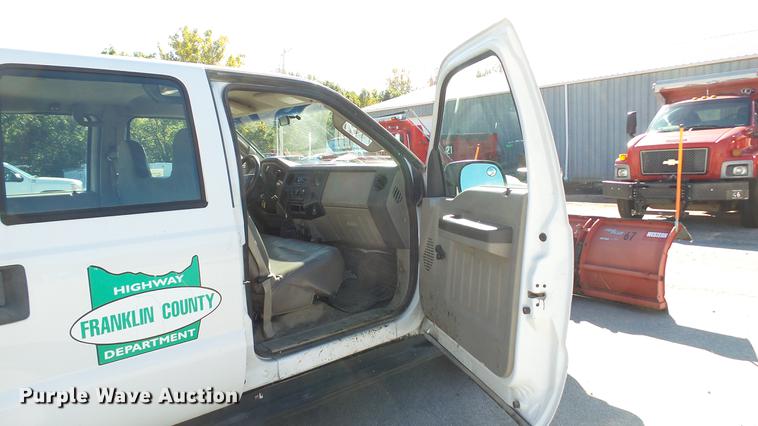 image for item DE4913 2008 Ford F250 Super Duty XL flatbed Crew Cab pickup truck