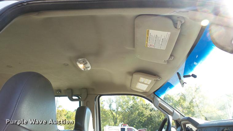 image for item DE4913 2008 Ford F250 Super Duty XL flatbed Crew Cab pickup truck