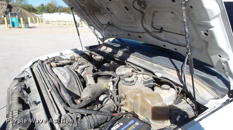 image for item DE4913 2008 Ford F250 Super Duty XL flatbed Crew Cab pickup truck