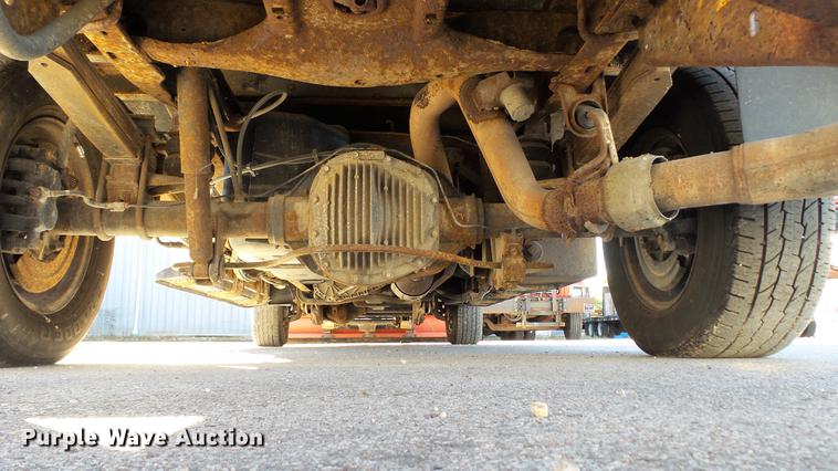 image for item DE4913 2008 Ford F250 Super Duty XL flatbed Crew Cab pickup truck