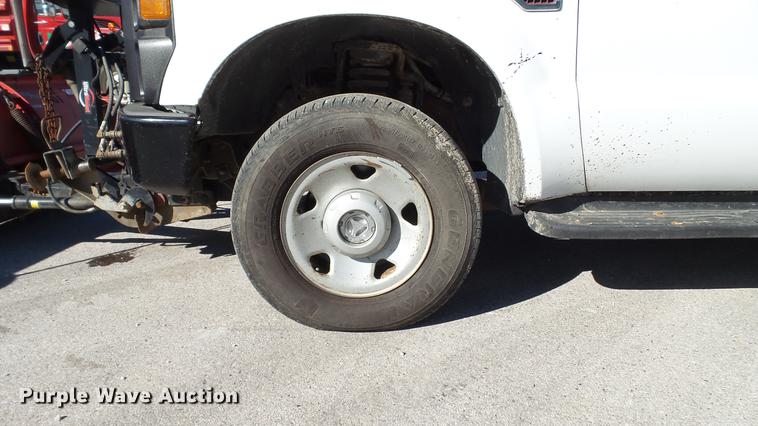 image for item DE4913 2008 Ford F250 Super Duty XL flatbed Crew Cab pickup truck