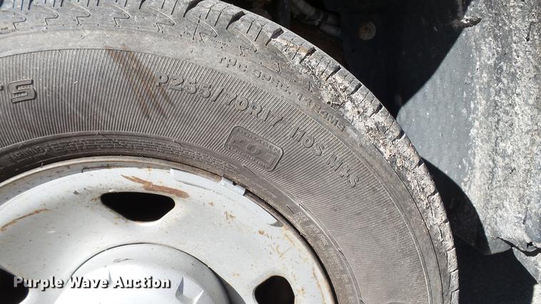 image for item DE4913 2008 Ford F250 Super Duty XL flatbed Crew Cab pickup truck