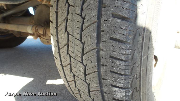 image for item DE4913 2008 Ford F250 Super Duty XL flatbed Crew Cab pickup truck