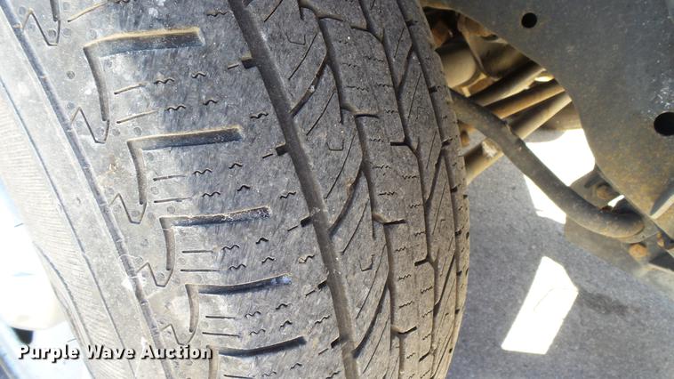 image for item DE4913 2008 Ford F250 Super Duty XL flatbed Crew Cab pickup truck