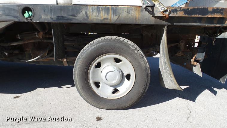 image for item DE4913 2008 Ford F250 Super Duty XL flatbed Crew Cab pickup truck