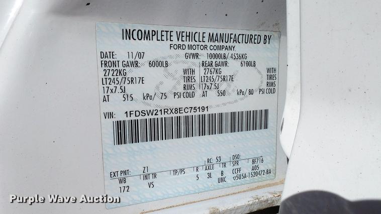 image for item DE4913 2008 Ford F250 Super Duty XL flatbed Crew Cab pickup truck