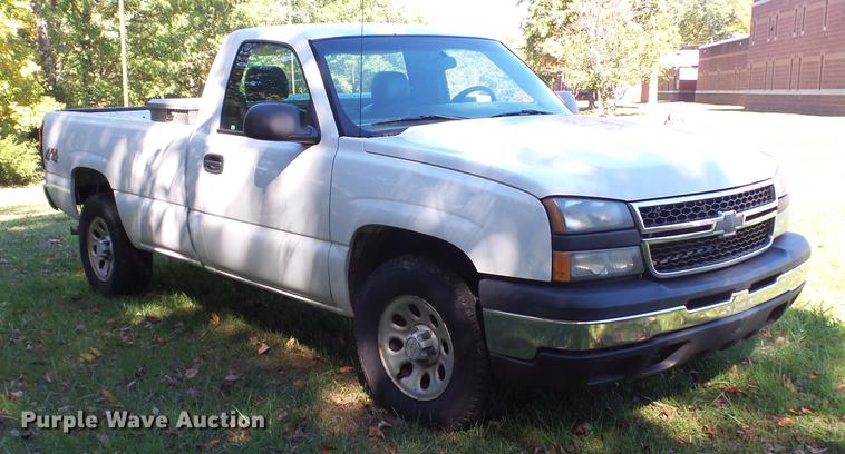 image for item DE4914 2006 Chevrolet Silverado 1500 pickup truck