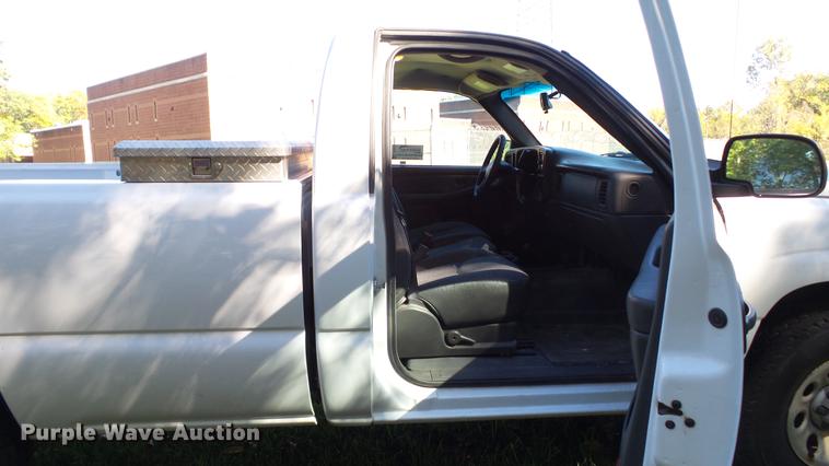 image for item DE4914 2006 Chevrolet Silverado 1500 pickup truck