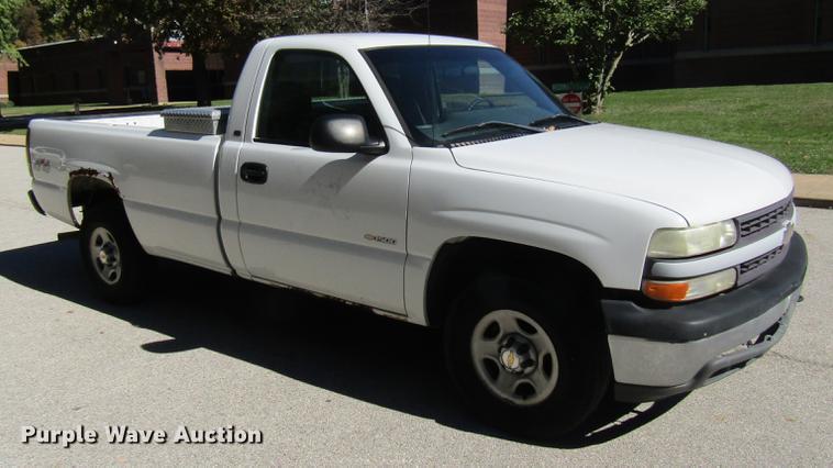 image for item DE4915 2001 Chevrolet Silverado 1500 pickup truck