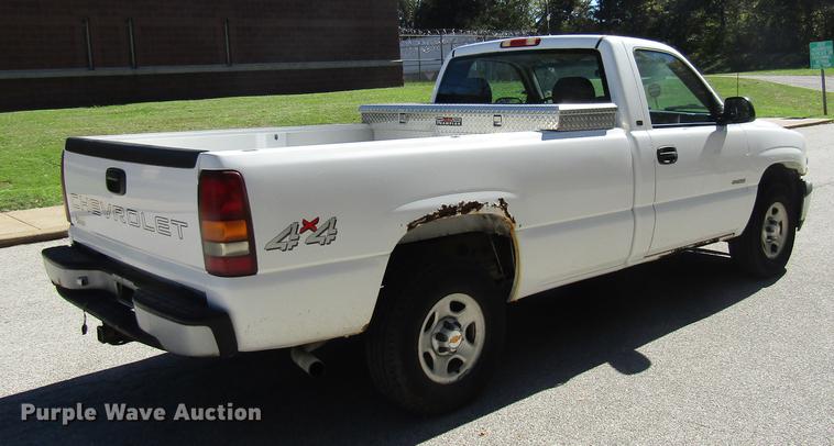 image for item DE4915 2001 Chevrolet Silverado 1500 pickup truck