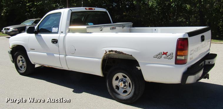 image for item DE4915 2001 Chevrolet Silverado 1500 pickup truck