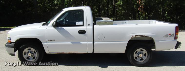 image for item DE4915 2001 Chevrolet Silverado 1500 pickup truck