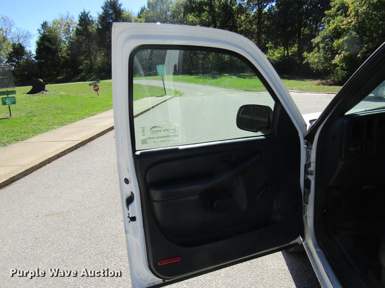 image for item DE4915 2001 Chevrolet Silverado 1500 pickup truck