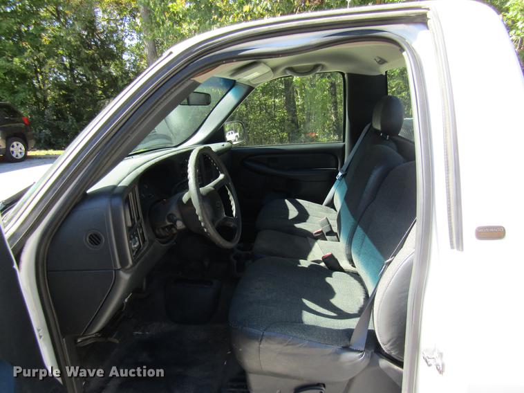 image for item DE4915 2001 Chevrolet Silverado 1500 pickup truck