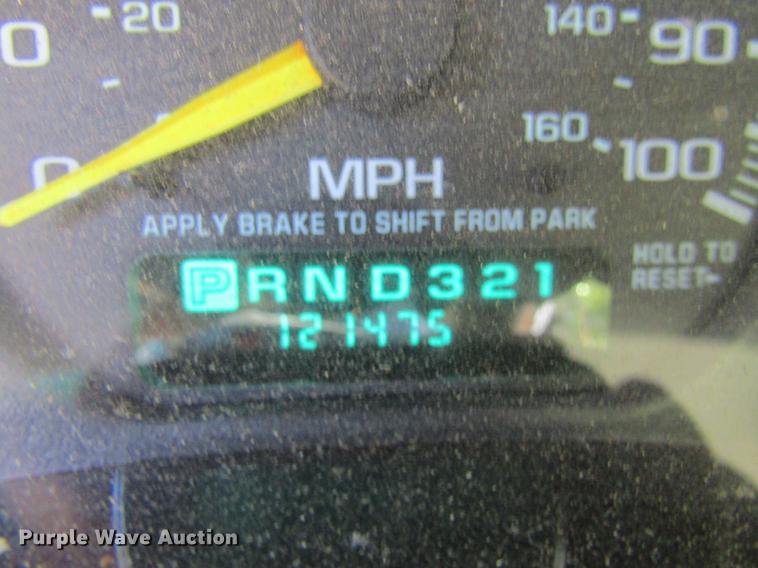 image for item DE4915 2001 Chevrolet Silverado 1500 pickup truck