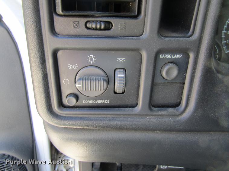 image for item DE4915 2001 Chevrolet Silverado 1500 pickup truck