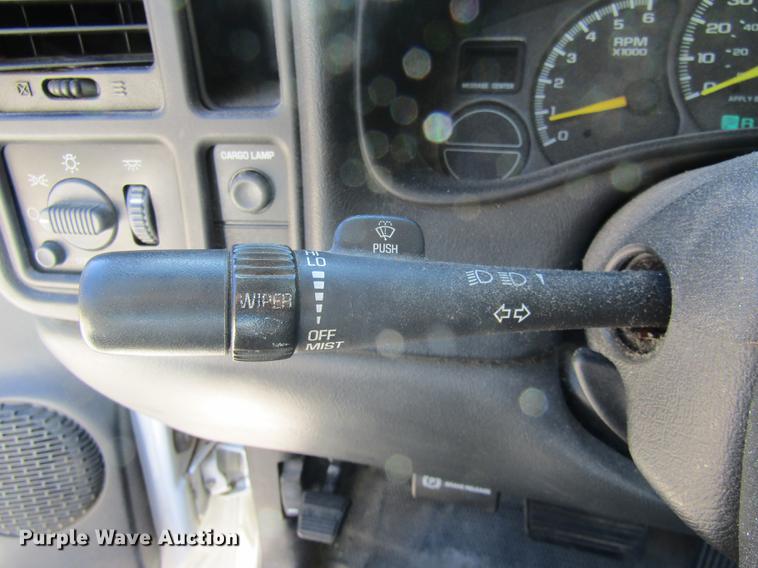 image for item DE4915 2001 Chevrolet Silverado 1500 pickup truck