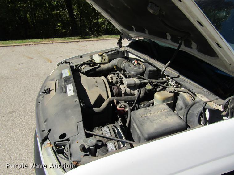 image for item DE4915 2001 Chevrolet Silverado 1500 pickup truck