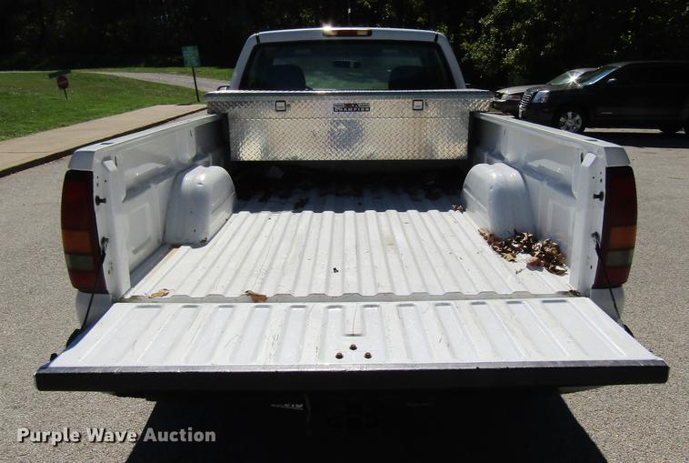 image for item DE4915 2001 Chevrolet Silverado 1500 pickup truck