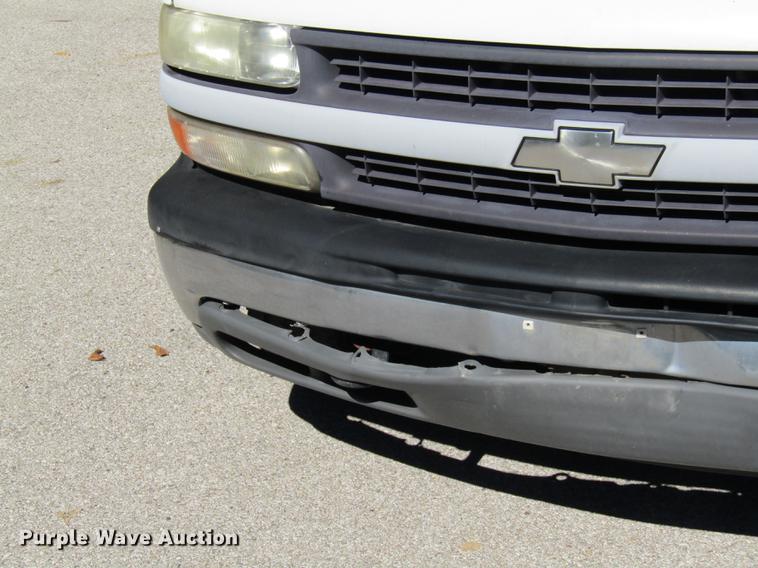 image for item DE4915 2001 Chevrolet Silverado 1500 pickup truck