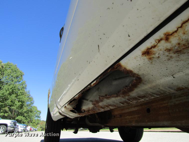 image for item DE4915 2001 Chevrolet Silverado 1500 pickup truck