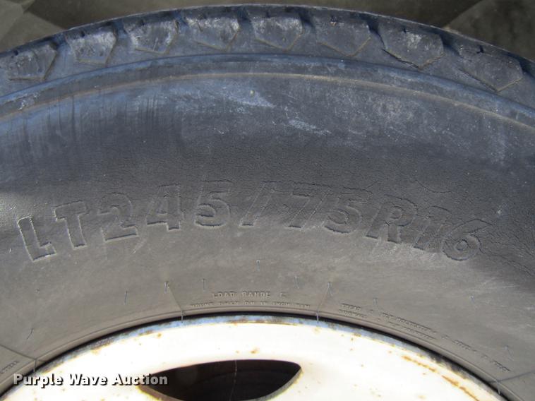 image for item DE4915 2001 Chevrolet Silverado 1500 pickup truck