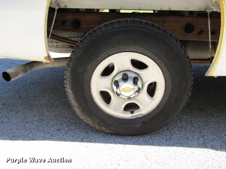 image for item DE4915 2001 Chevrolet Silverado 1500 pickup truck