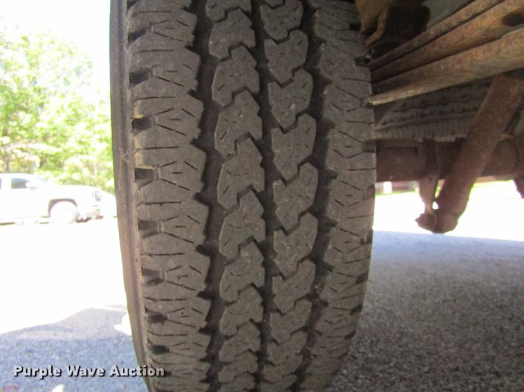 image for item DE4915 2001 Chevrolet Silverado 1500 pickup truck