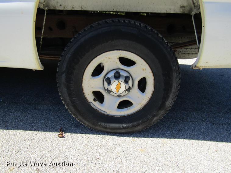 image for item DE4915 2001 Chevrolet Silverado 1500 pickup truck