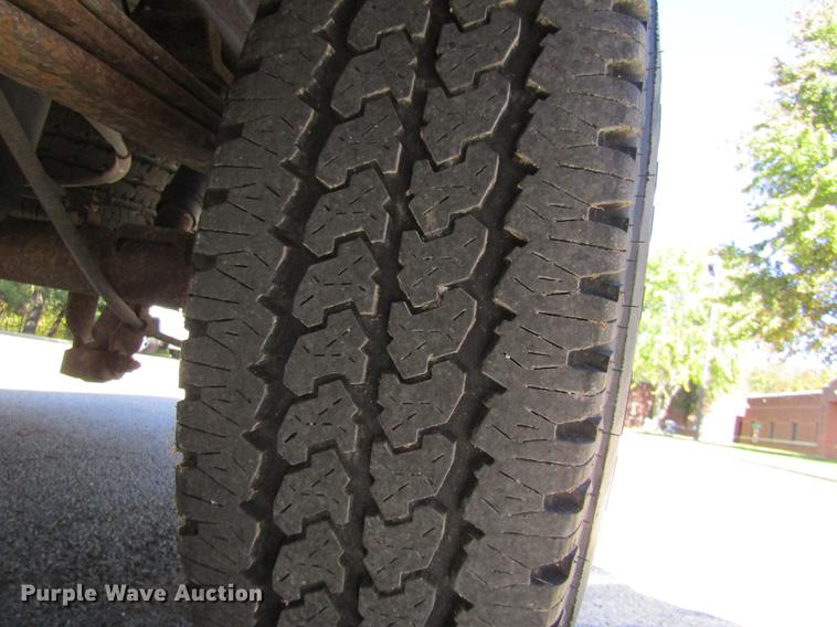 image for item DE4915 2001 Chevrolet Silverado 1500 pickup truck