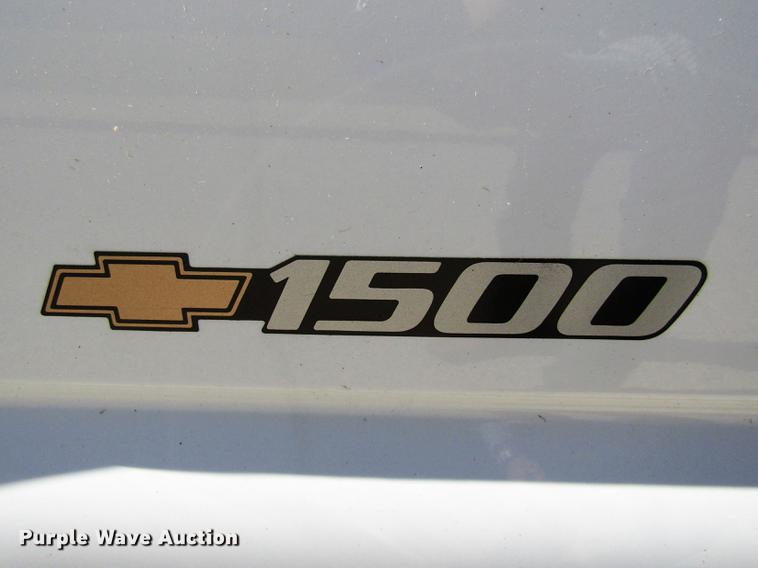 image for item DE4915 2001 Chevrolet Silverado 1500 pickup truck