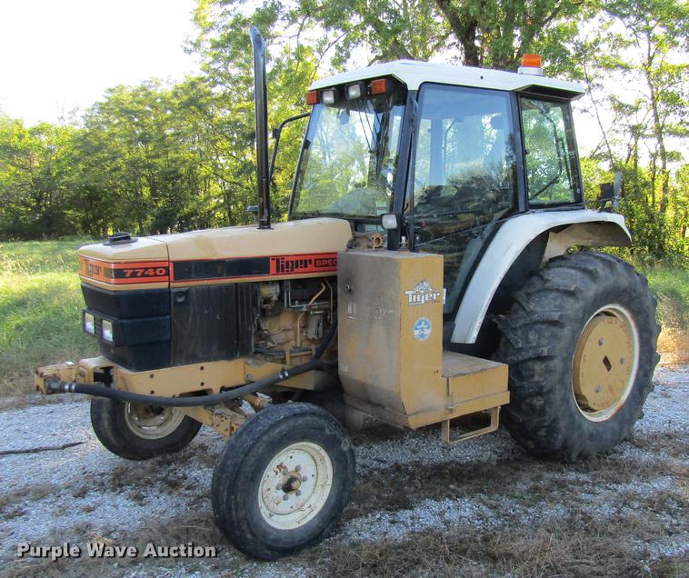 image for item DE5871 New Holland FA5TVW tractor