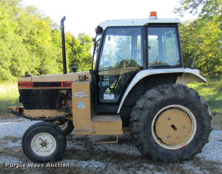 image for item DE5871 New Holland FA5TVW tractor