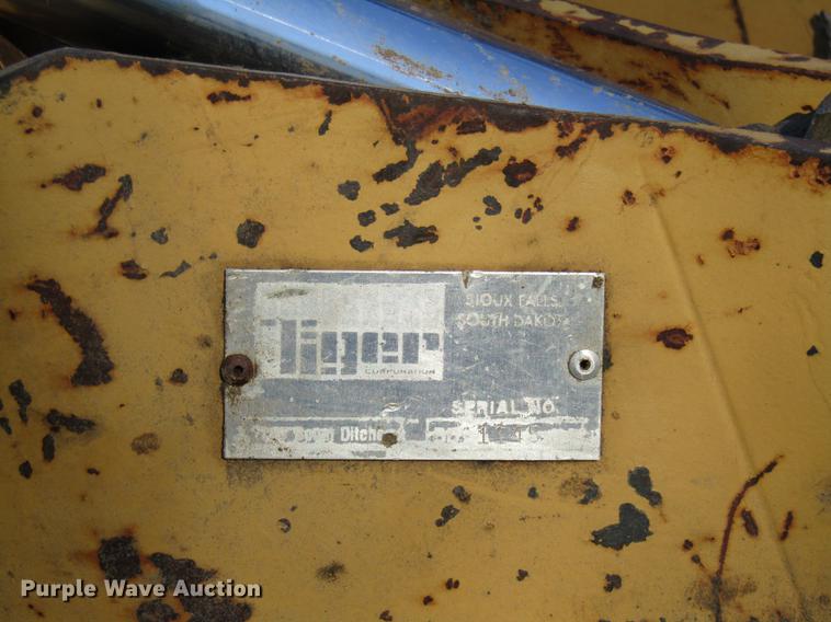 image for item DE5871 New Holland FA5TVW tractor