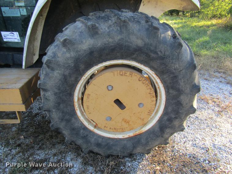 image for item DE5871 New Holland FA5TVW tractor