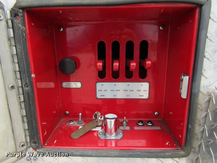 image for item DE5879 1985 Duplex 35270-85 ladder fire truck