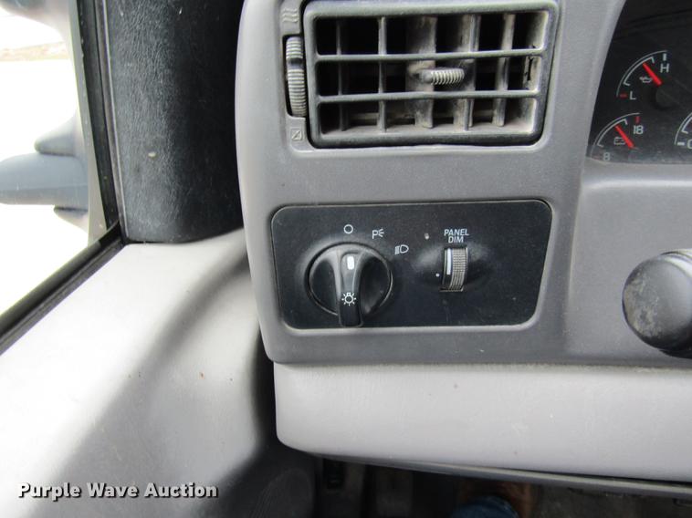 image for item DE5880 2000 Ford F450 Super Duty dump truck