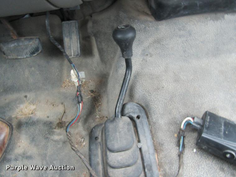 image for item DE5880 2000 Ford F450 Super Duty dump truck