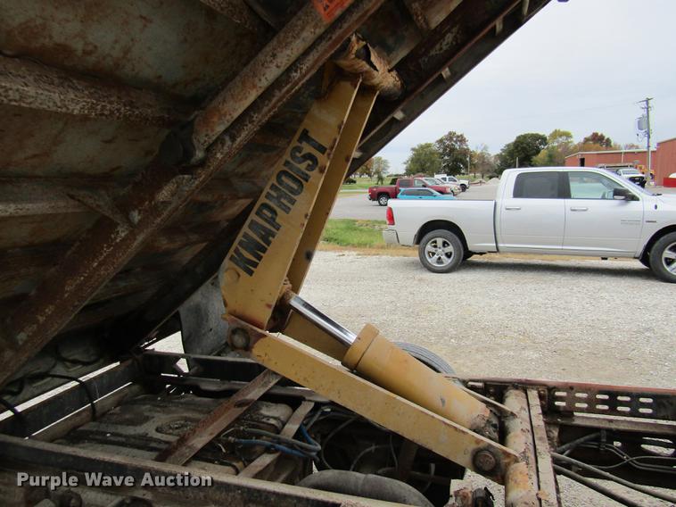 image for item DE5880 2000 Ford F450 Super Duty dump truck