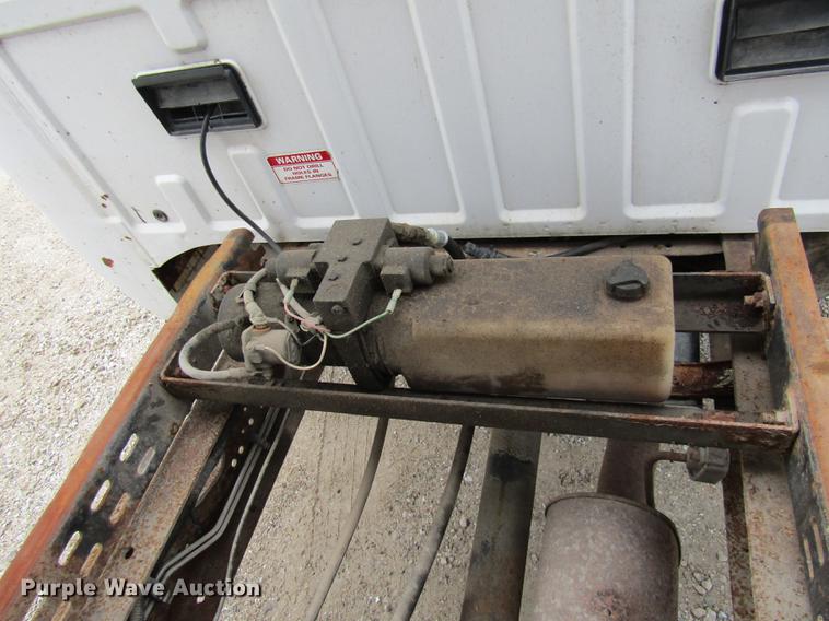 image for item DE5880 2000 Ford F450 Super Duty dump truck