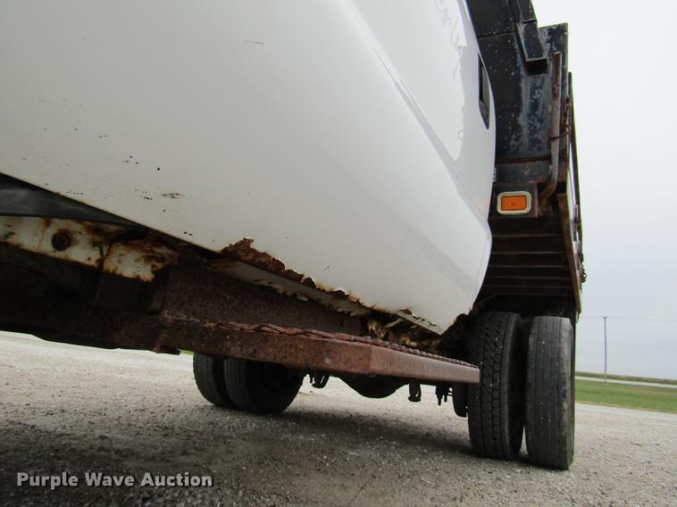 image for item DE5880 2000 Ford F450 Super Duty dump truck