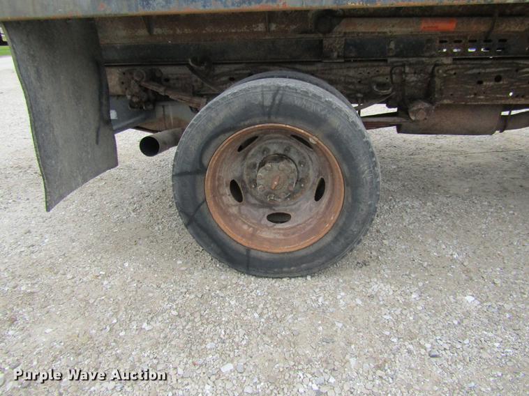 image for item DE5880 2000 Ford F450 Super Duty dump truck