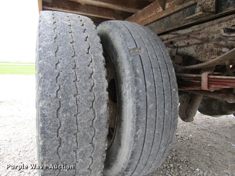 image for item DE5880 2000 Ford F450 Super Duty dump truck