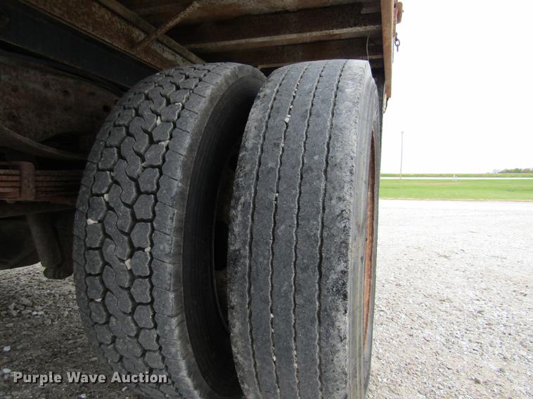 image for item DE5880 2000 Ford F450 Super Duty dump truck