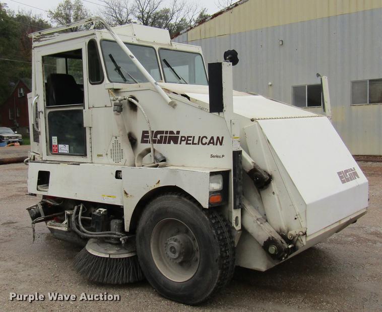 image for item DE5881 1995 Elgin Pelican sweeper