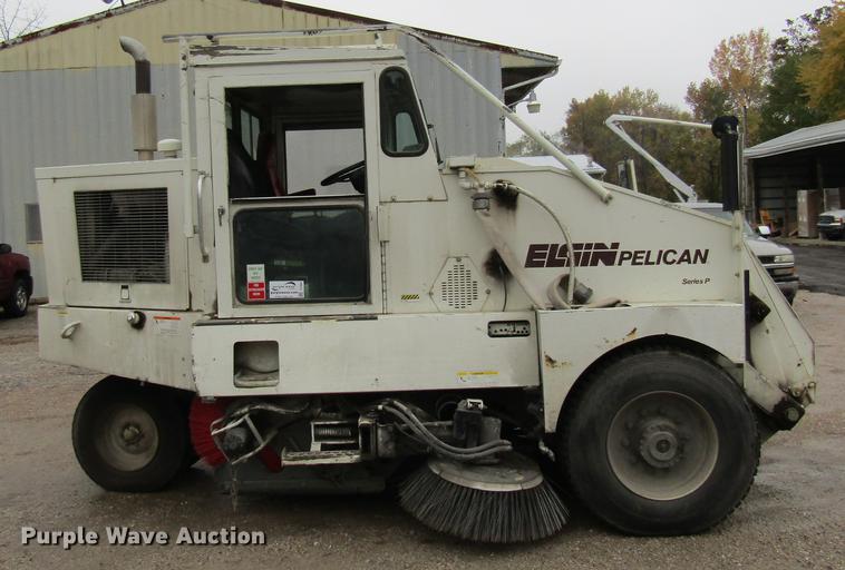 image for item DE5881 1995 Elgin Pelican sweeper