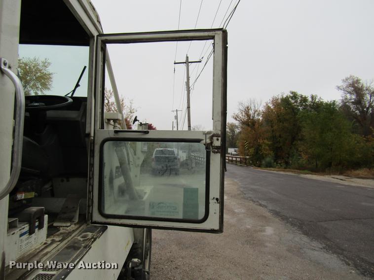 image for item DE5881 1995 Elgin Pelican sweeper