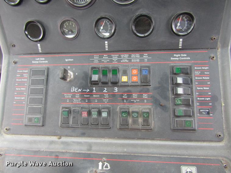 image for item DE5881 1995 Elgin Pelican sweeper